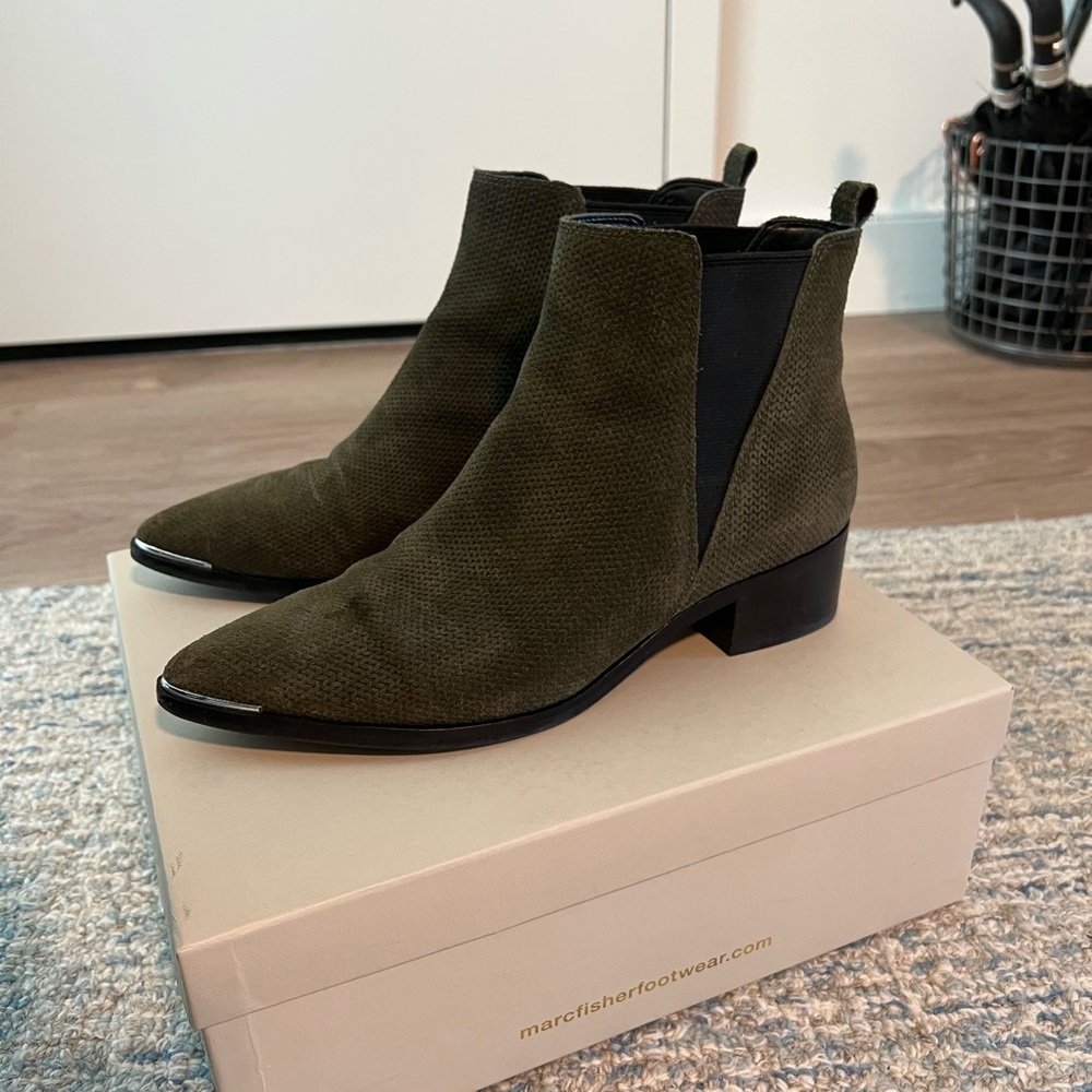 Marc Fisher LTD mlyalen Yale booties green suede 7.5